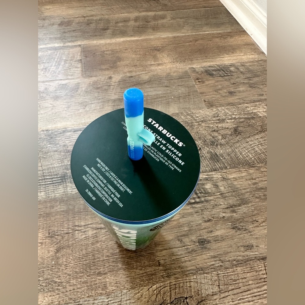 Starbuck Color Changing Cup - Picture 4 of 4
